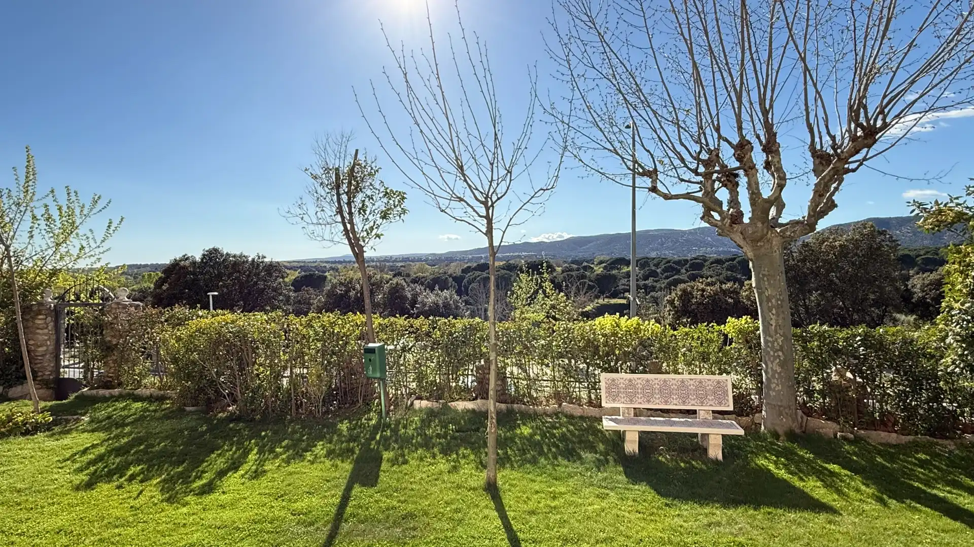 Jardín de Piso en venta en Aldea del Fresno con Aire acondicionado, Terraza y Amueblado