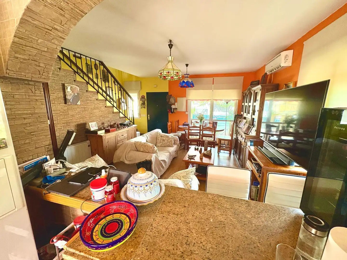 Sala d'estar de Casa adosada en venda en Vélez-Málaga amb Aire condicionat, Jardí privat i Terrassa
