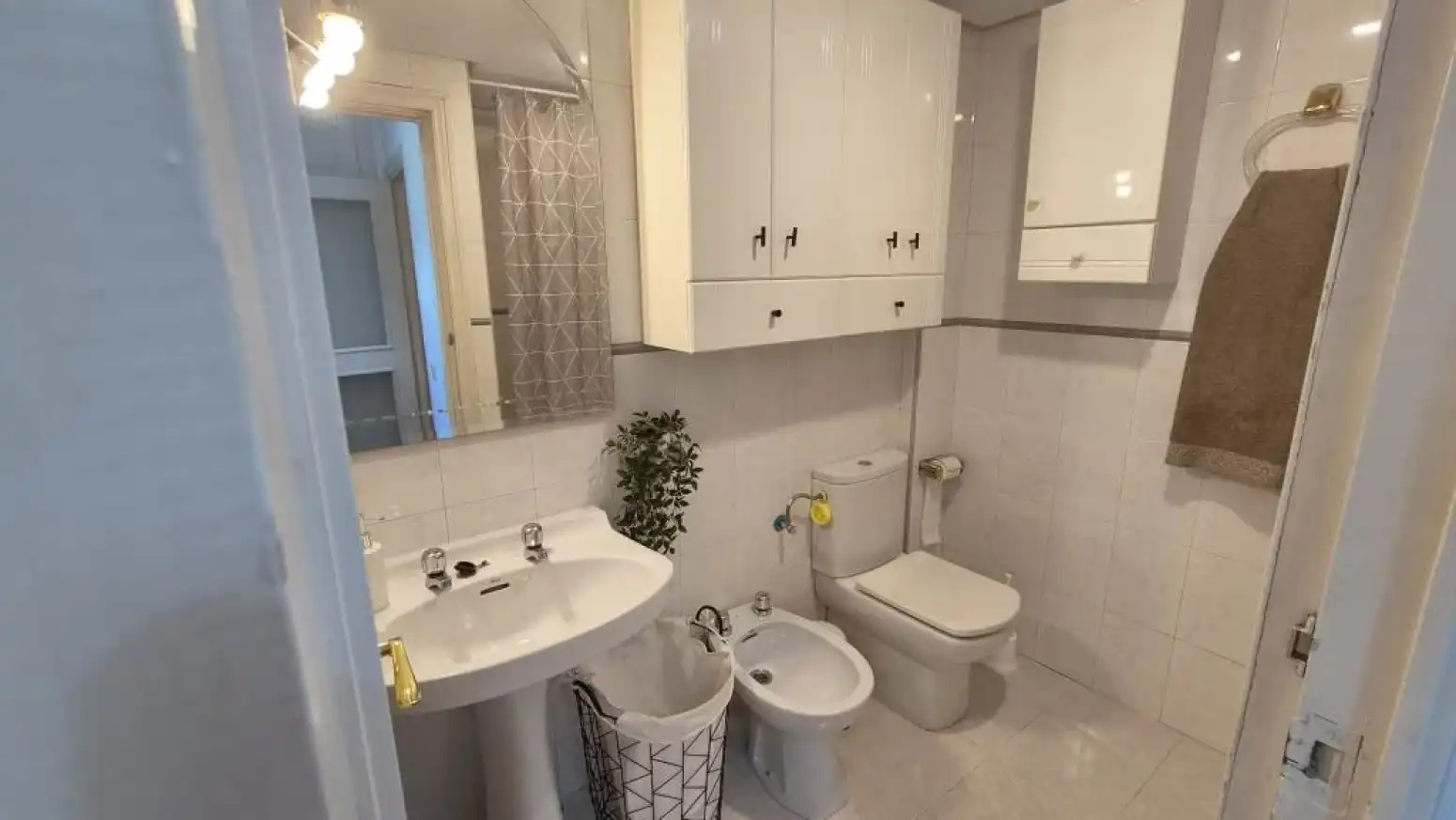 Baño de Piso de alquiler en Salamanca con Calefacción, Parquet y Amueblado