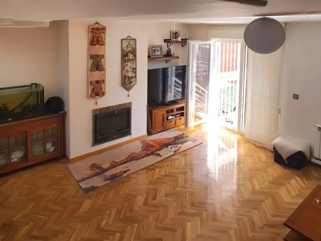 Sala d'estar de Casa adosada en venda en Colmenar Viejo amb Aire condicionat, Jardí privat i Terrassa