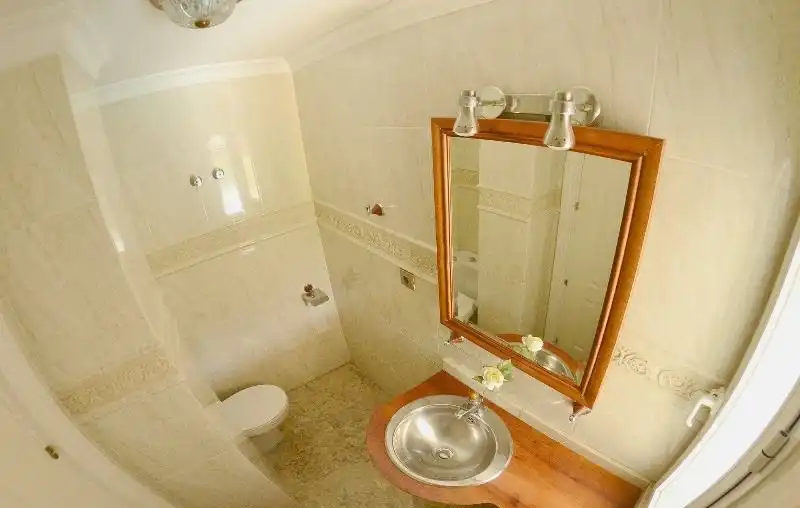 Bany de Casa o xalet en venda en Alhaurín de la Torre amb Aire condicionat, Calefacció i Jardí privat