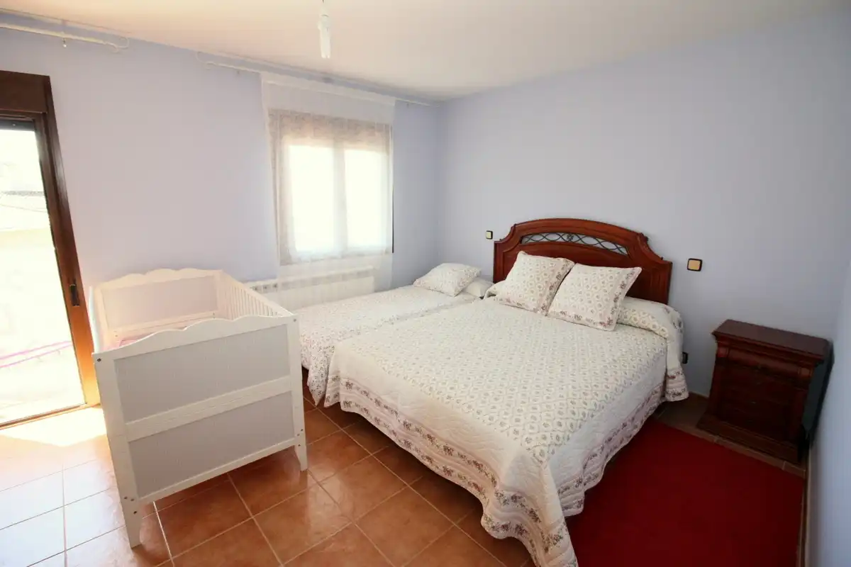 Dormitori de Casa o xalet en venda en Pedro Bernardo amb Calefacció, Terrassa i Moblat