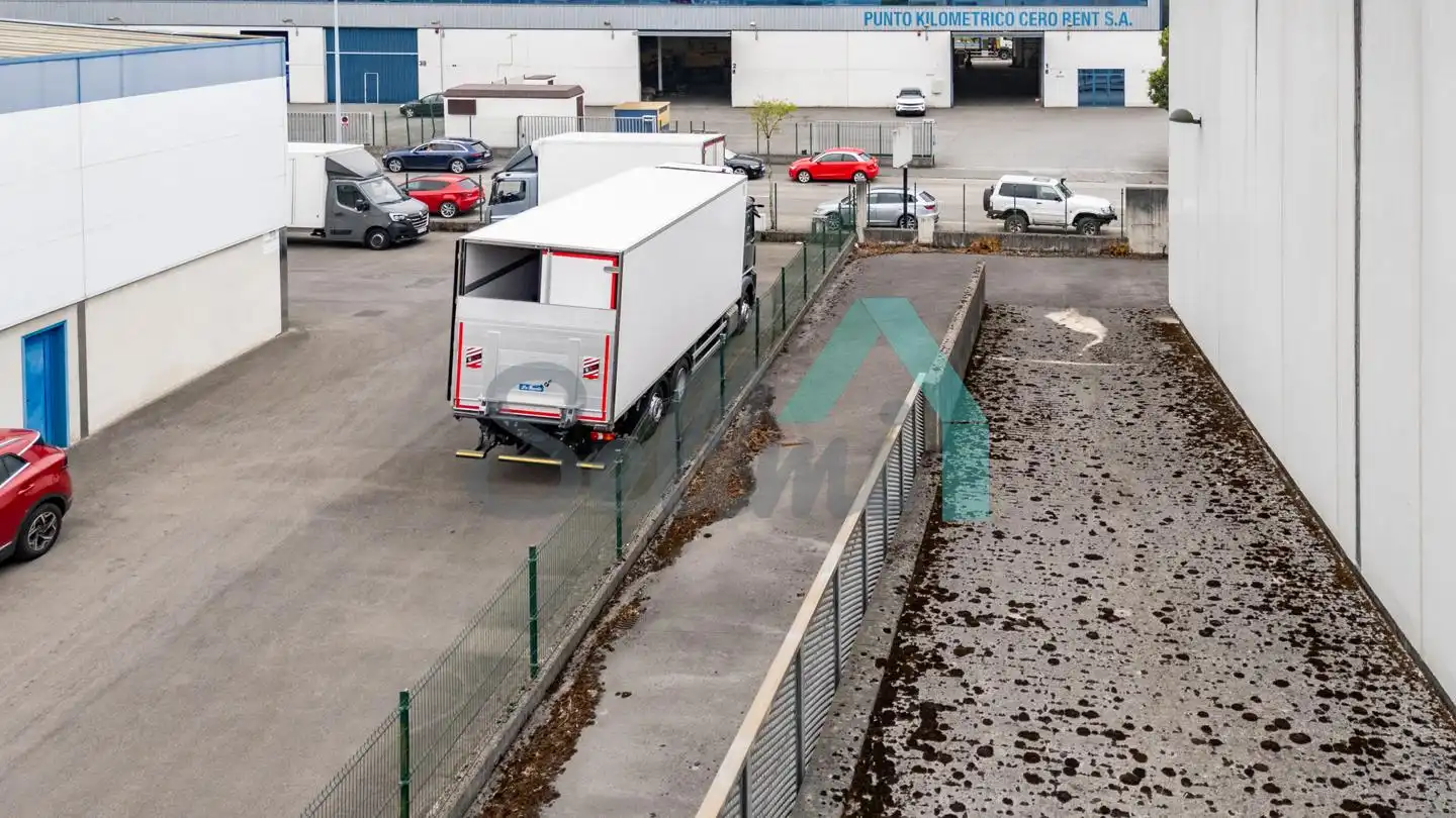 Parking de Nave industrial en venta en Oviedo 