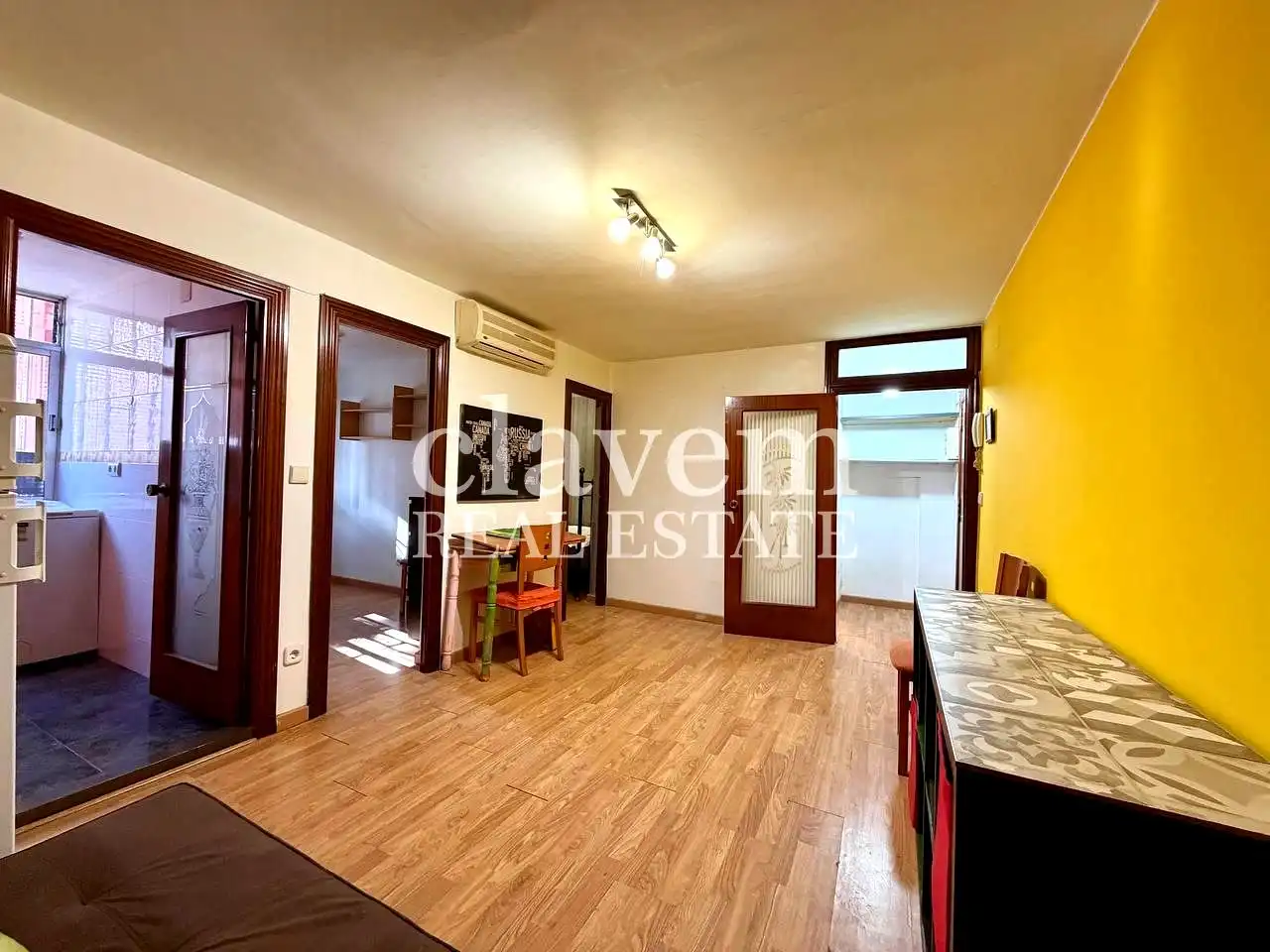 Ground floor for sale in  Barcelona Capital  with Air Conditioner and Furnished