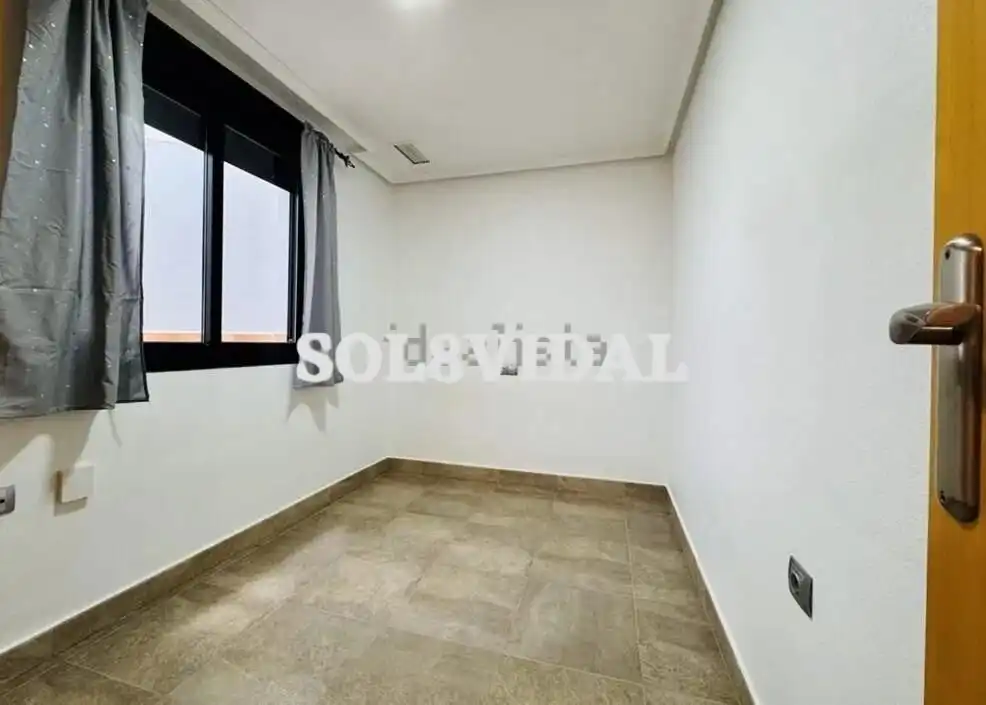 Flat for sale in Torrevieja  with Air Conditioner, Private garden and Furnished