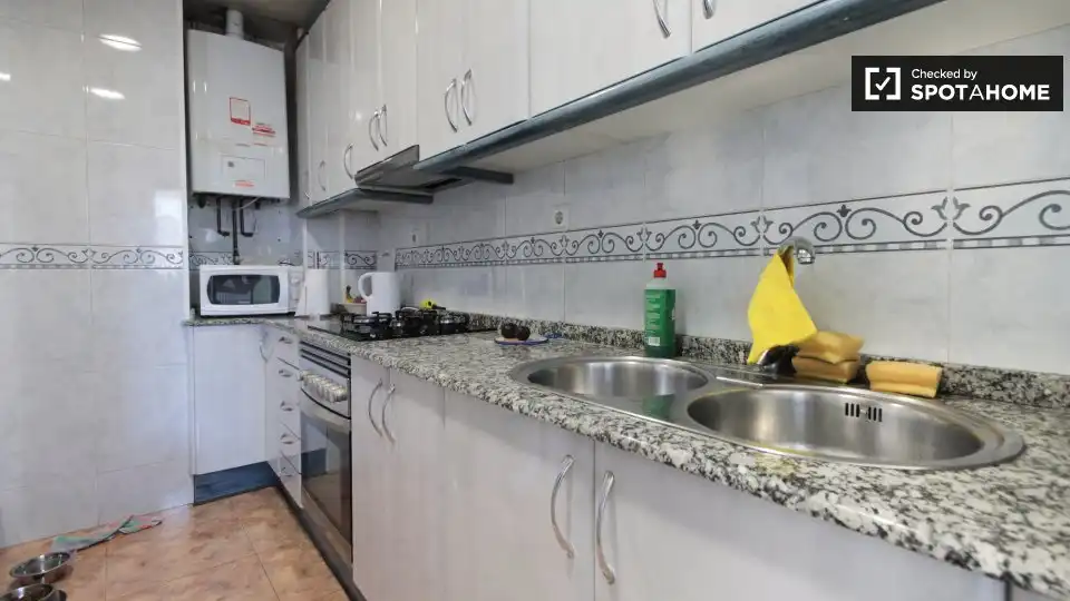 Room in El Besós i el Maresme