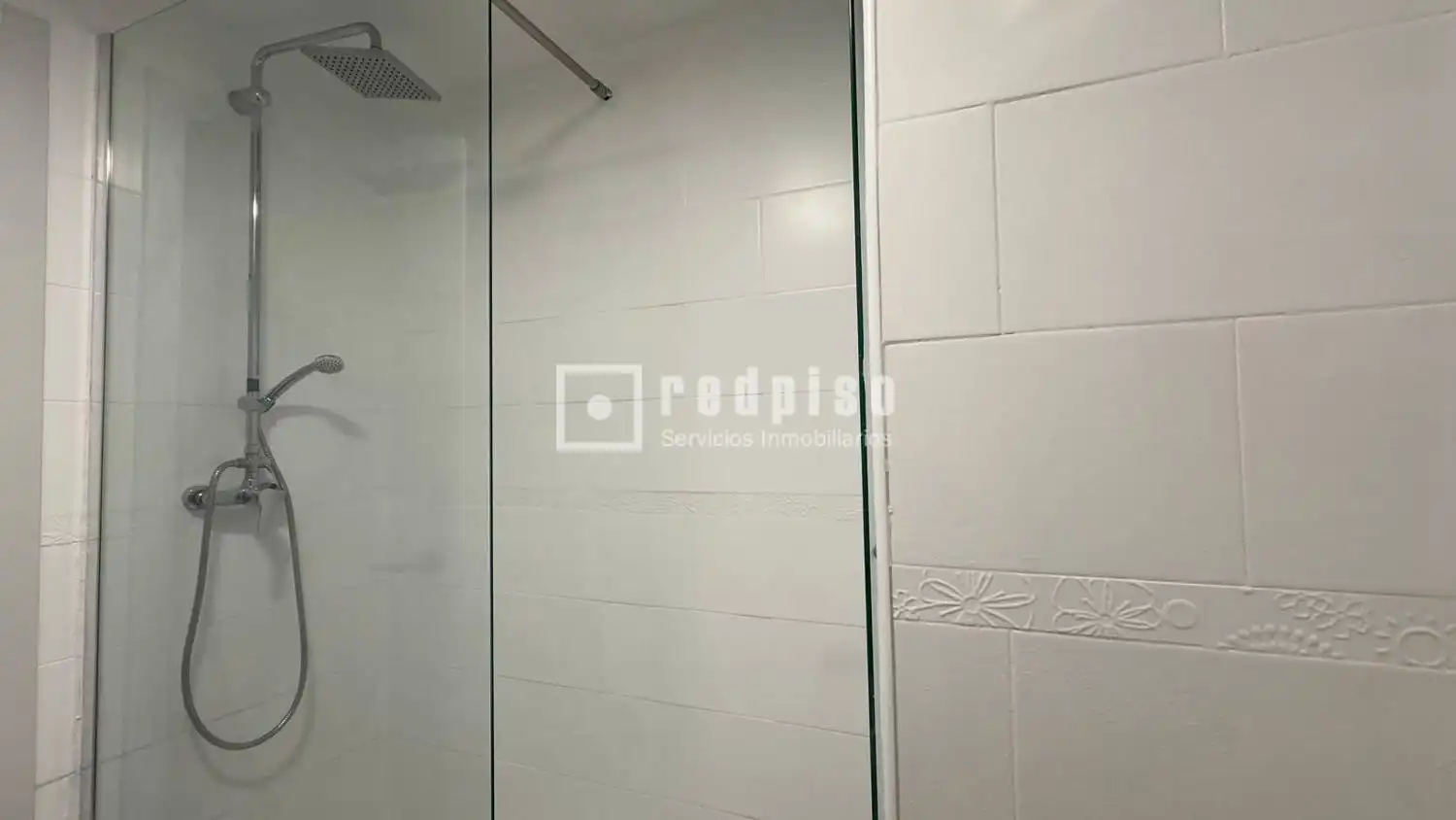 Bathroom of Flat for rent in Madrid  with Heating, Parquet flooring and Terrace