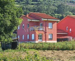 Vista exterior de Casa o xalet en venda en Sariego amb Terrassa