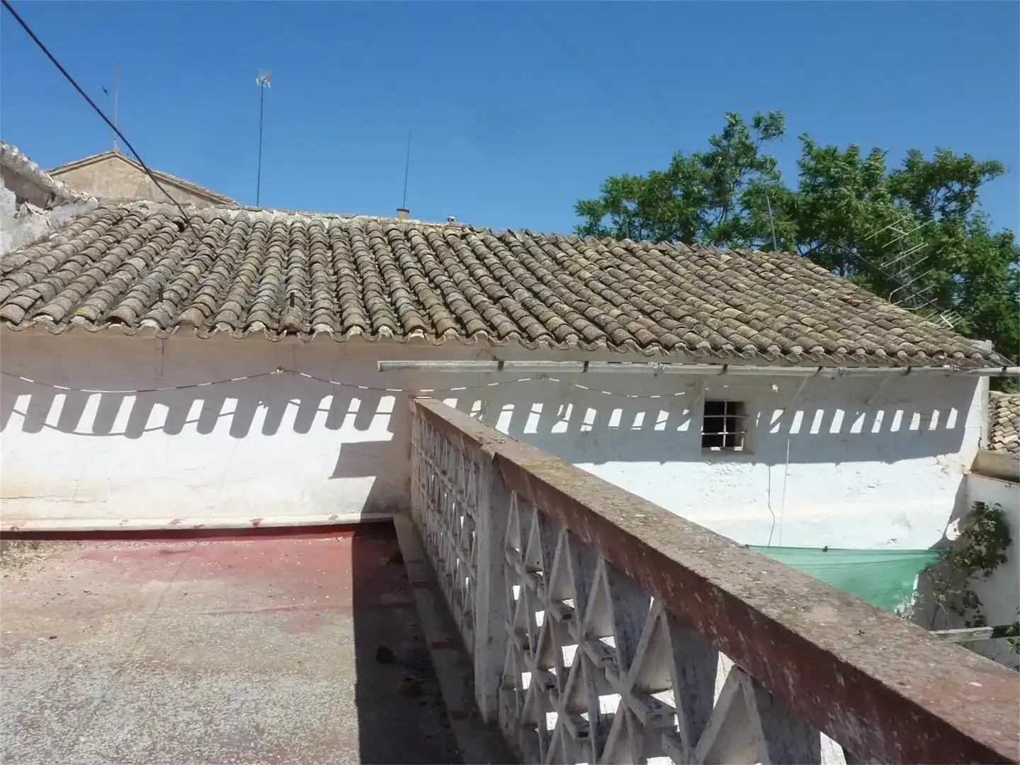 Vista exterior de Planta baixa en venda en La Roda amb Jardí privat i Traster