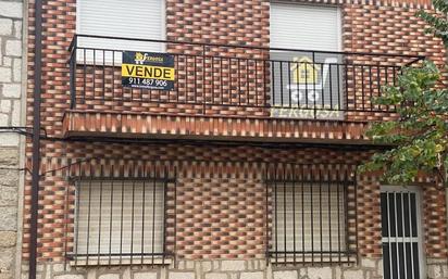 Vista exterior de Pis en venda en Cenicientos amb Terrassa i Balcó