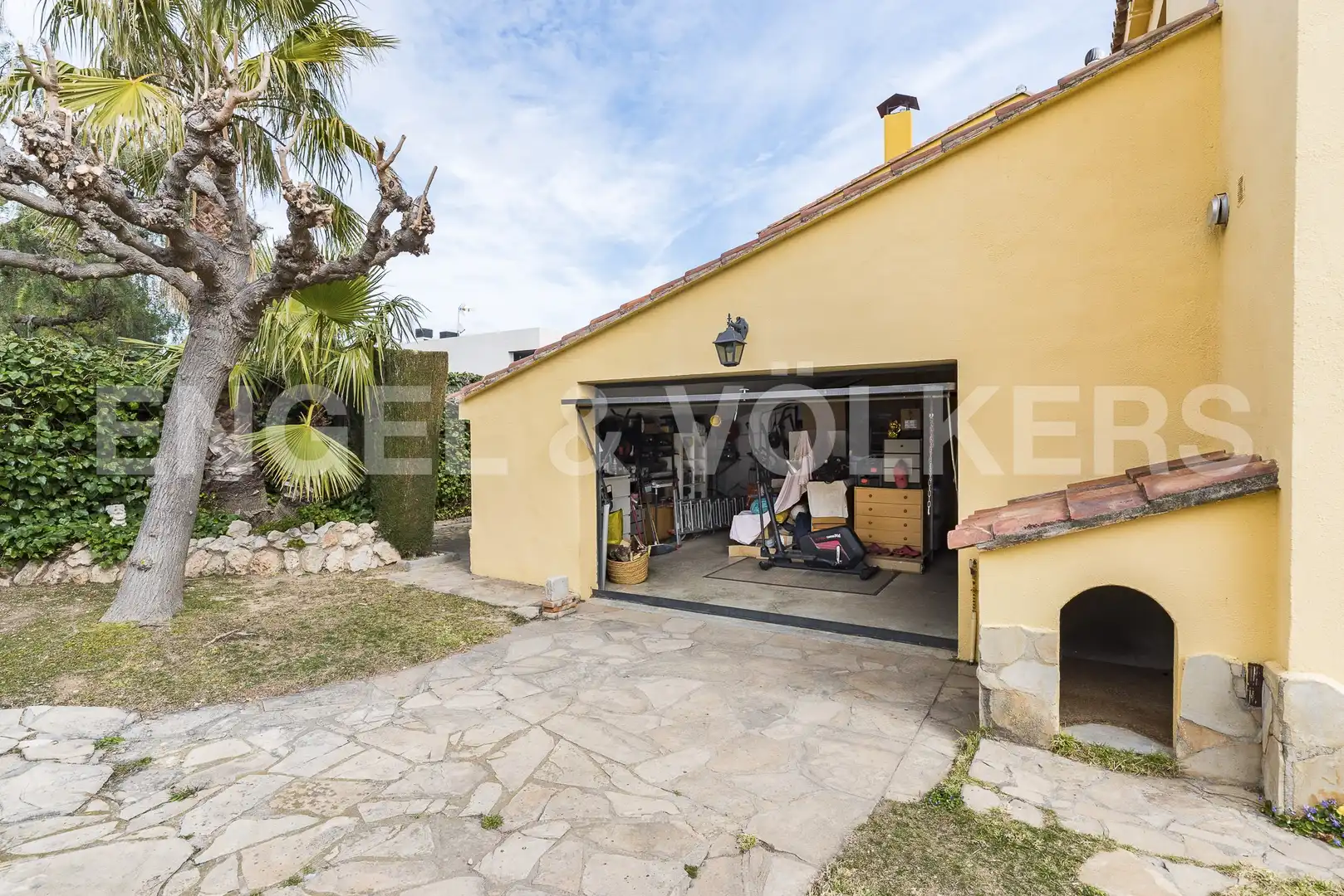 Vista exterior de Casa o xalet en venda en Pacs del Penedès amb Calefacció, Jardí privat i Parquet