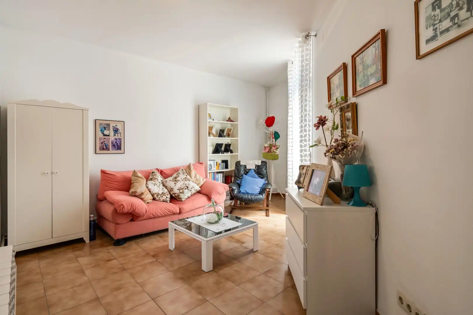 Sala de estar de Casa adosada en venta en Mollet del Vallès con Aire acondicionado, Calefacción y Jardín privado