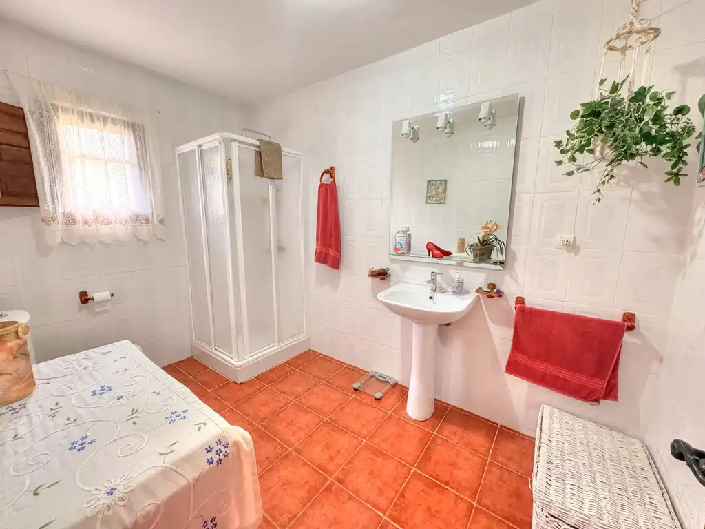 Badezimmer von Country house zum Verkauf in Moclinejo mit Klimaanlage, Privatgarten und Terrasse