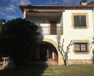 Außenansicht von Einfamilien-Reihenhaus miete in Santa Cristina d'Aro mit Klimaanlage und Terrasse