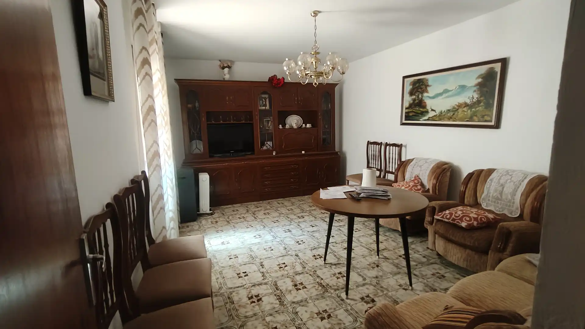 Sala d'estar de Casa o xalet en venda en Baza amb Moblat