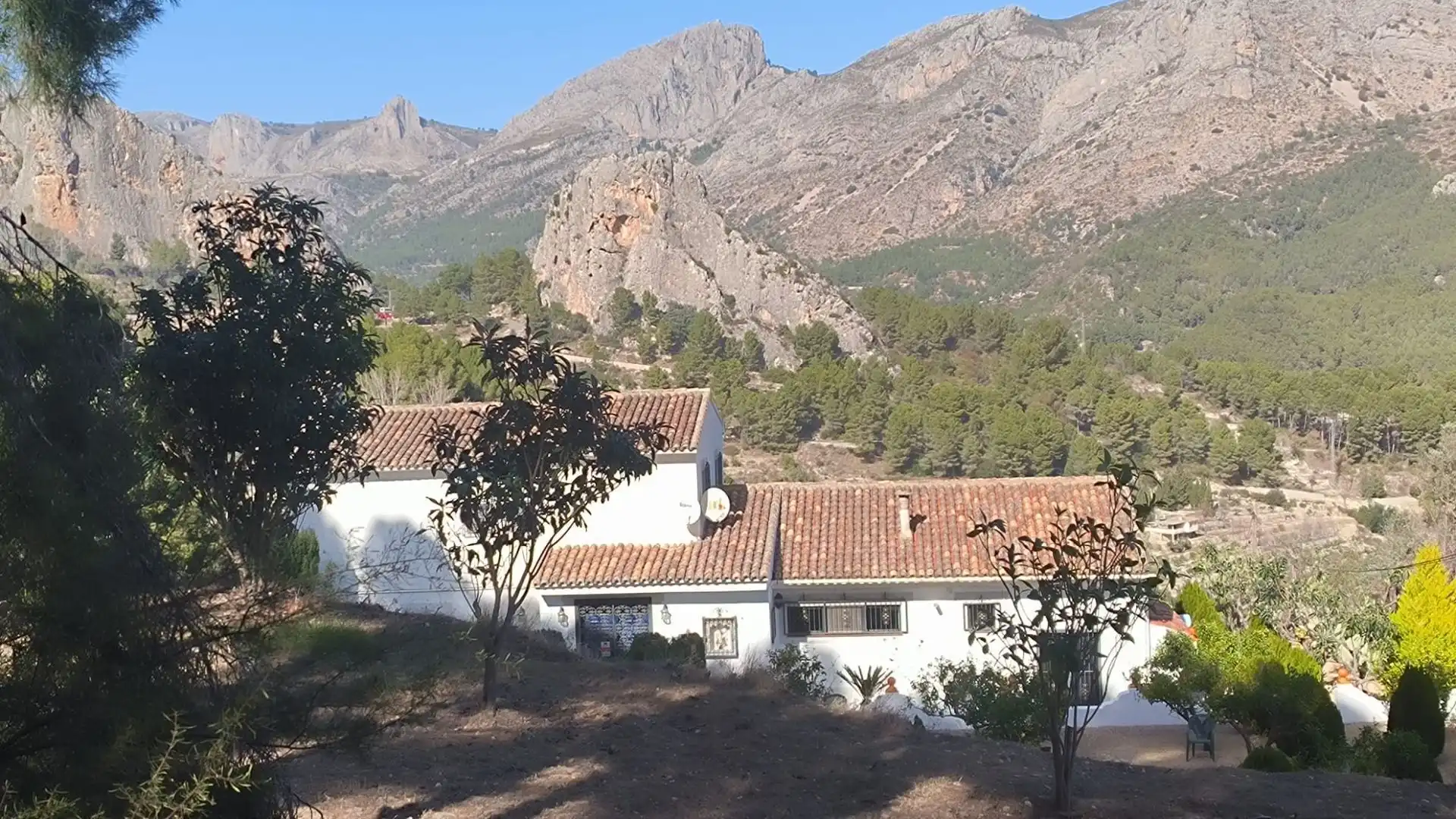 Exterior view of Houses for sale in El Castell de Guadalest  with Air Conditioner, Heating and Terrace