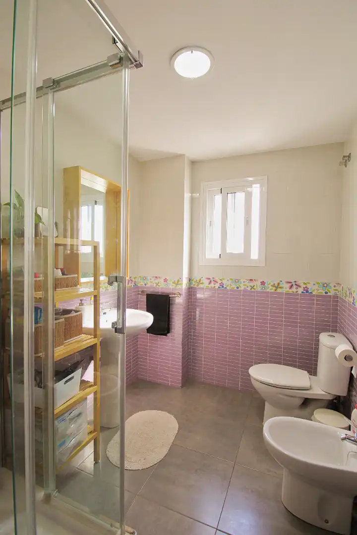 Baño de Casa adosada en venta en Alhaurín de la Torre con Aire acondicionado, Jardín privado y Terraza