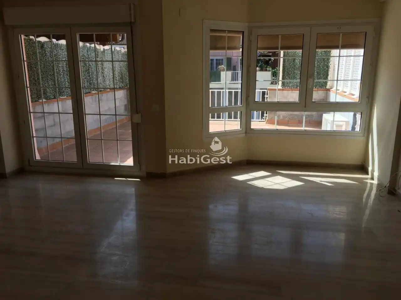 Sala de estar de Casa adosada de alquiler en Quart con Aire acondicionado, Calefacción y Terraza