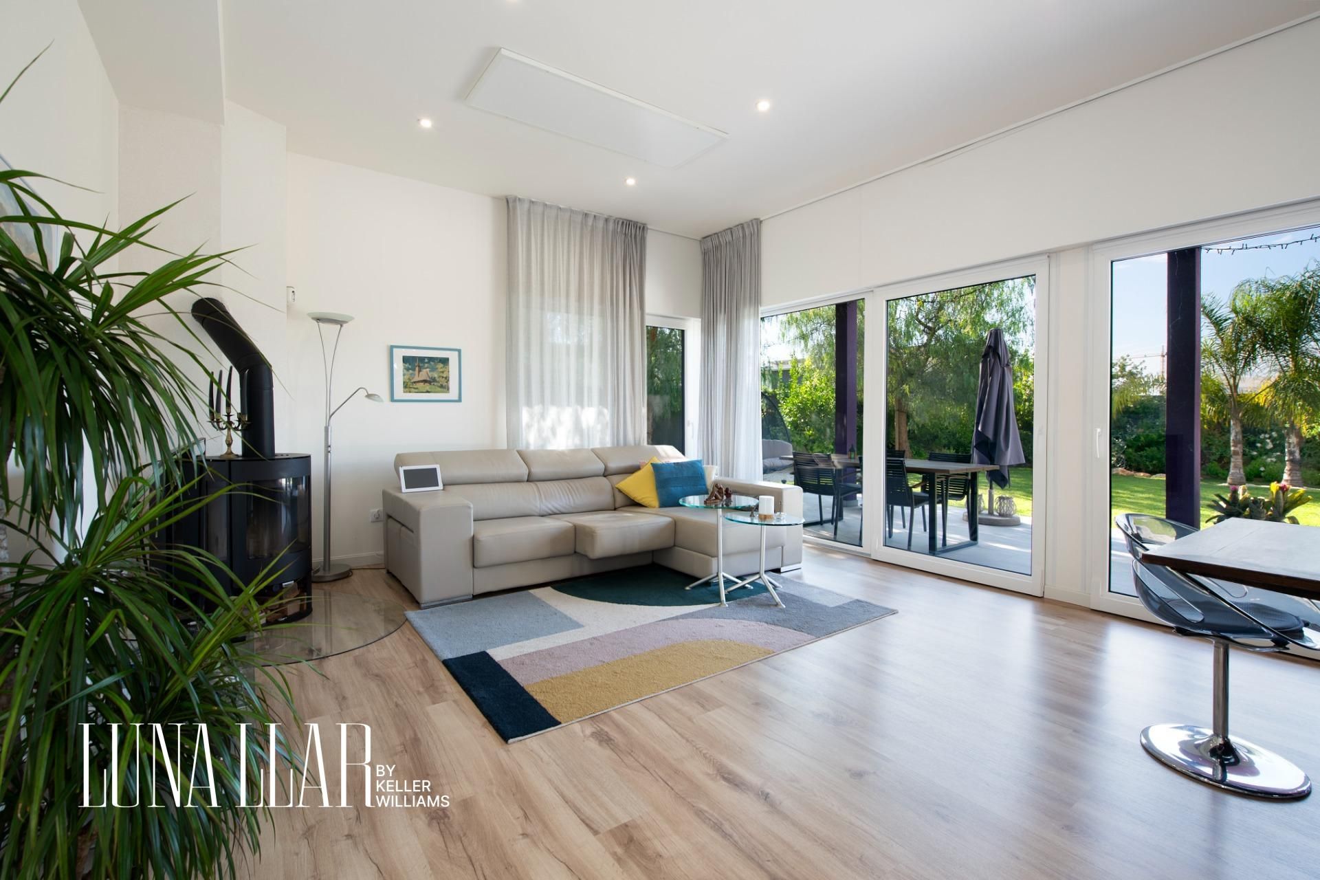 Sala de estar de Casa o chalet en venta en Sitges con Aire acondicionado, Calefacción y Jardín privado