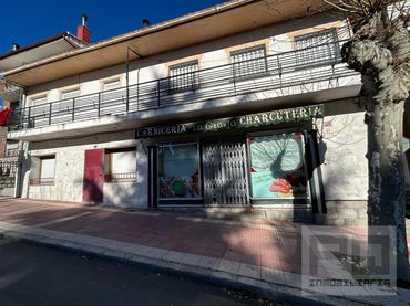 Locale commerciale in vendita a Avenida Navalperal