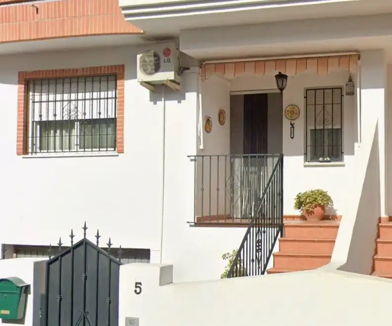 House for sale in Elvira