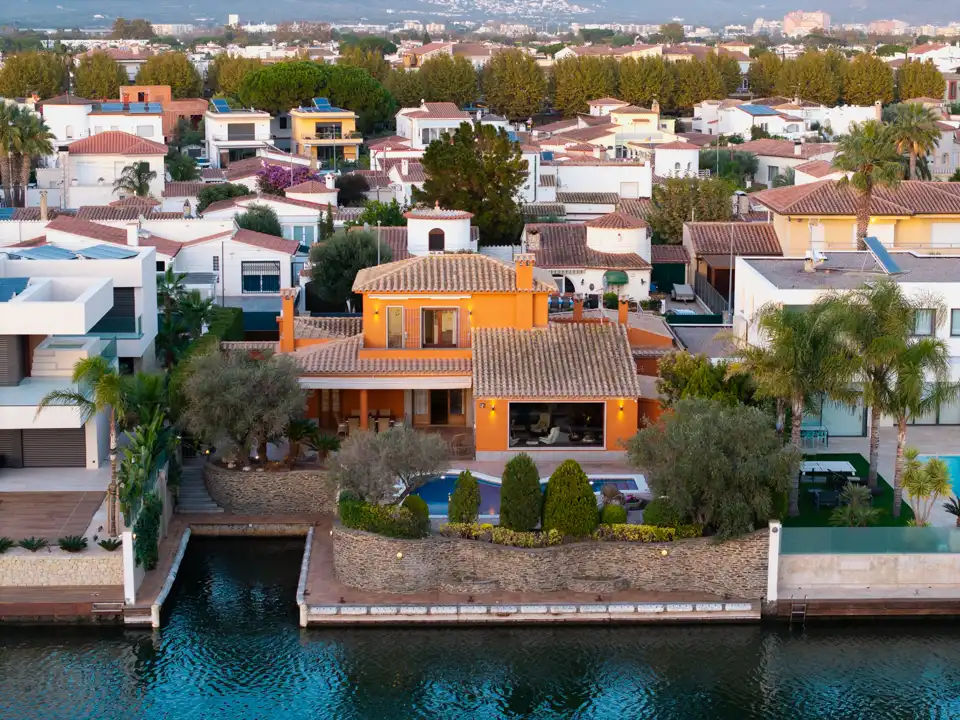 Chalet con piscina en venta en Carrer Pení, imagen 4