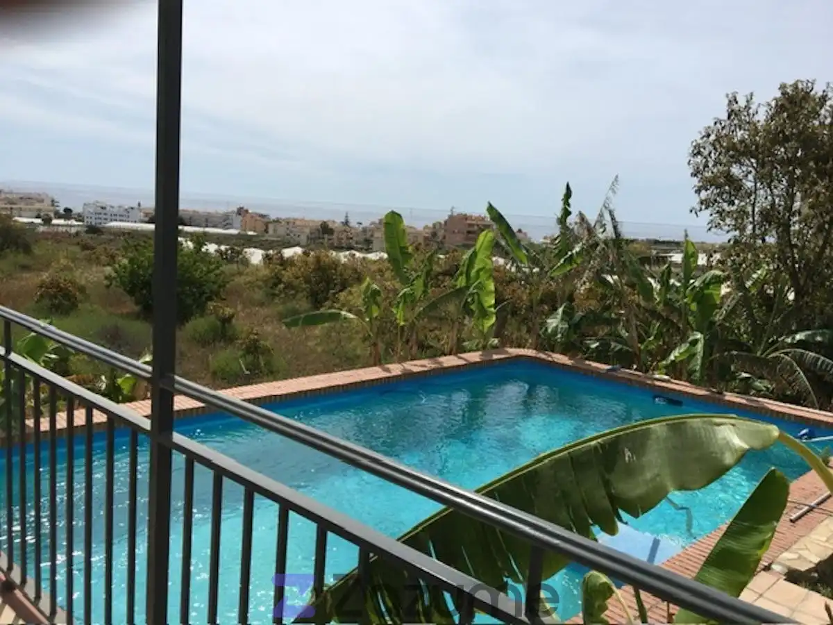Schwimmbecken von Haus oder Chalet zur Miete in Torrox mit Privatgarten, Terrasse und Schwimmbad
