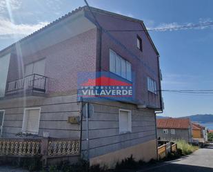 Vista exterior de Casa o xalet en venda en Cangas  amb Terrassa i Moblat