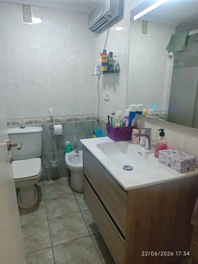 Bathroom of Flat for sale in Valencia  with Air Conditioner and Parquet flooring