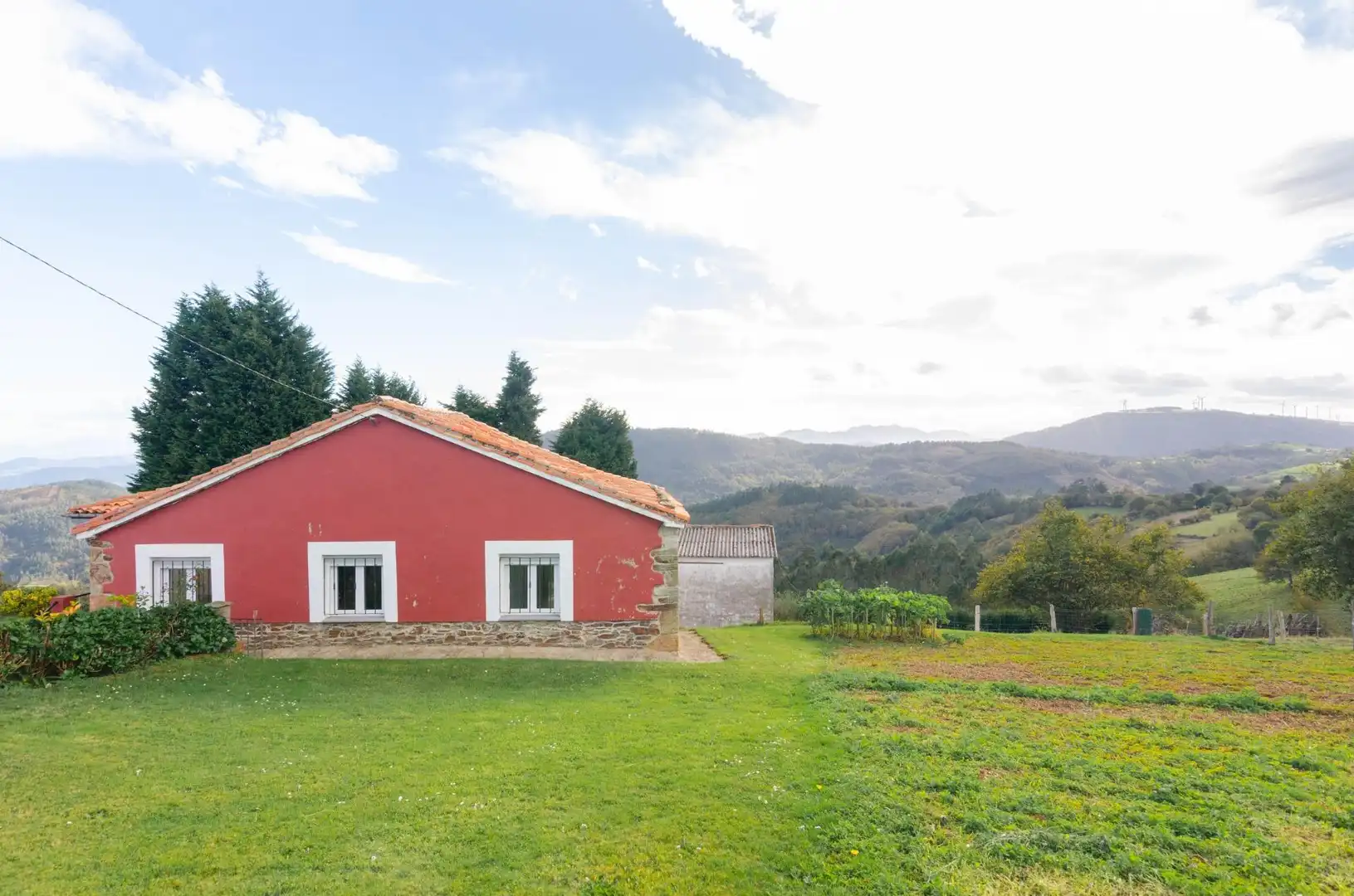 Vista exterior de Casa o chalet en venta en Salas con Jardín privado