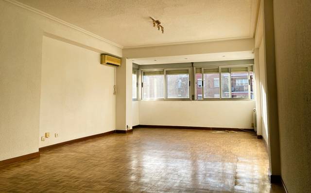 Piso en Venta en Avenida de Cantabria en Alameda de Osuna