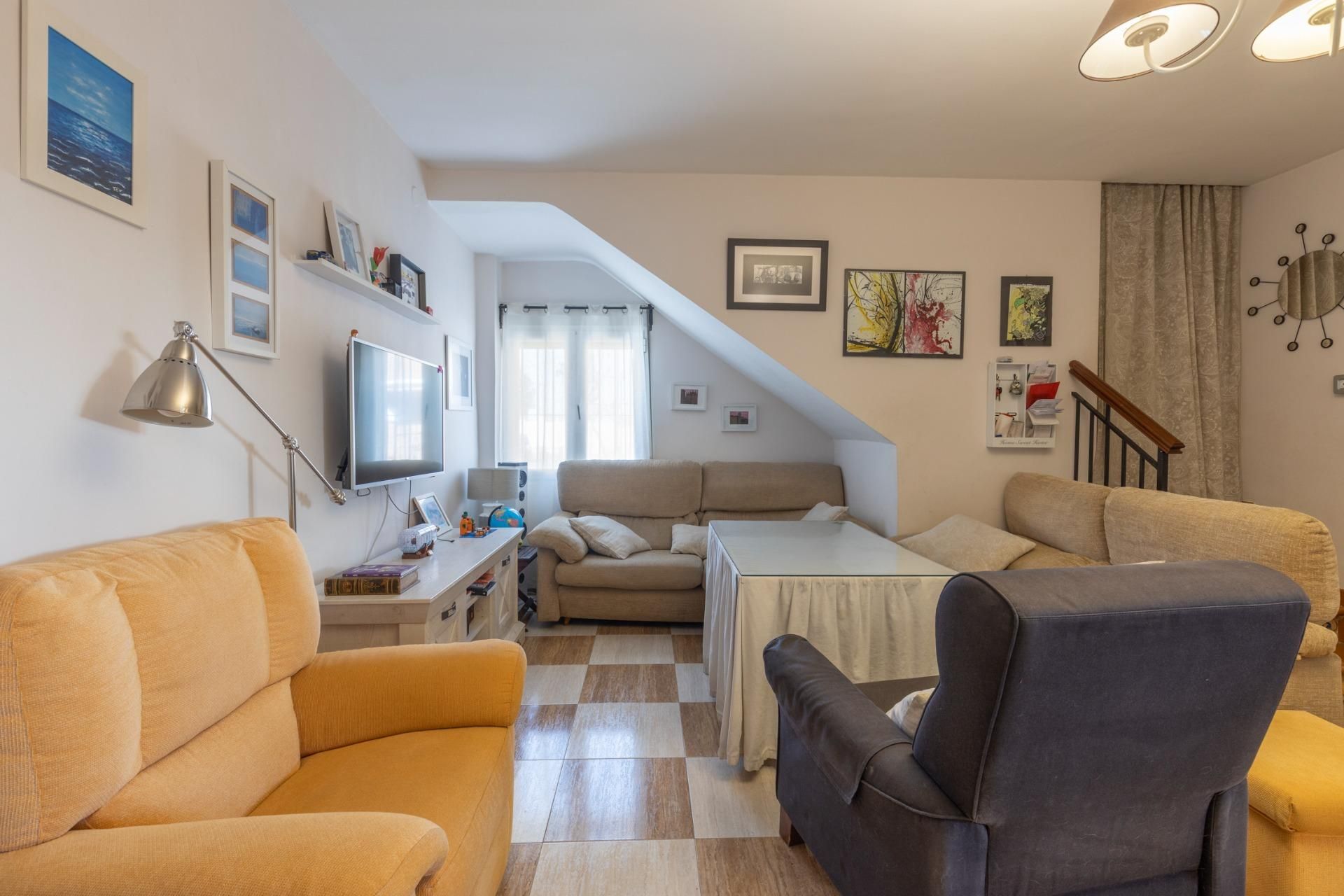 Sala d'estar de Casa o xalet en venda en Armilla amb Aire condicionat i Terrassa