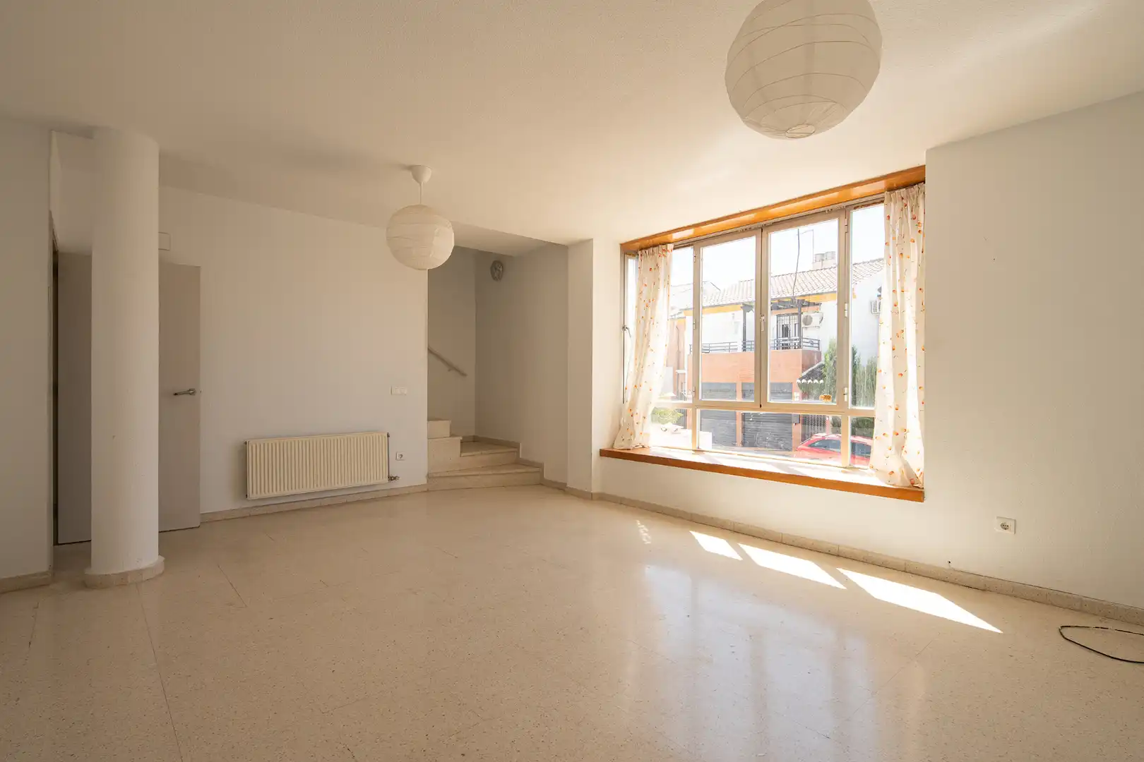 Sala de estar de Casa adosada en venta en Granada con Calefacción, Jardín privado y Terraza