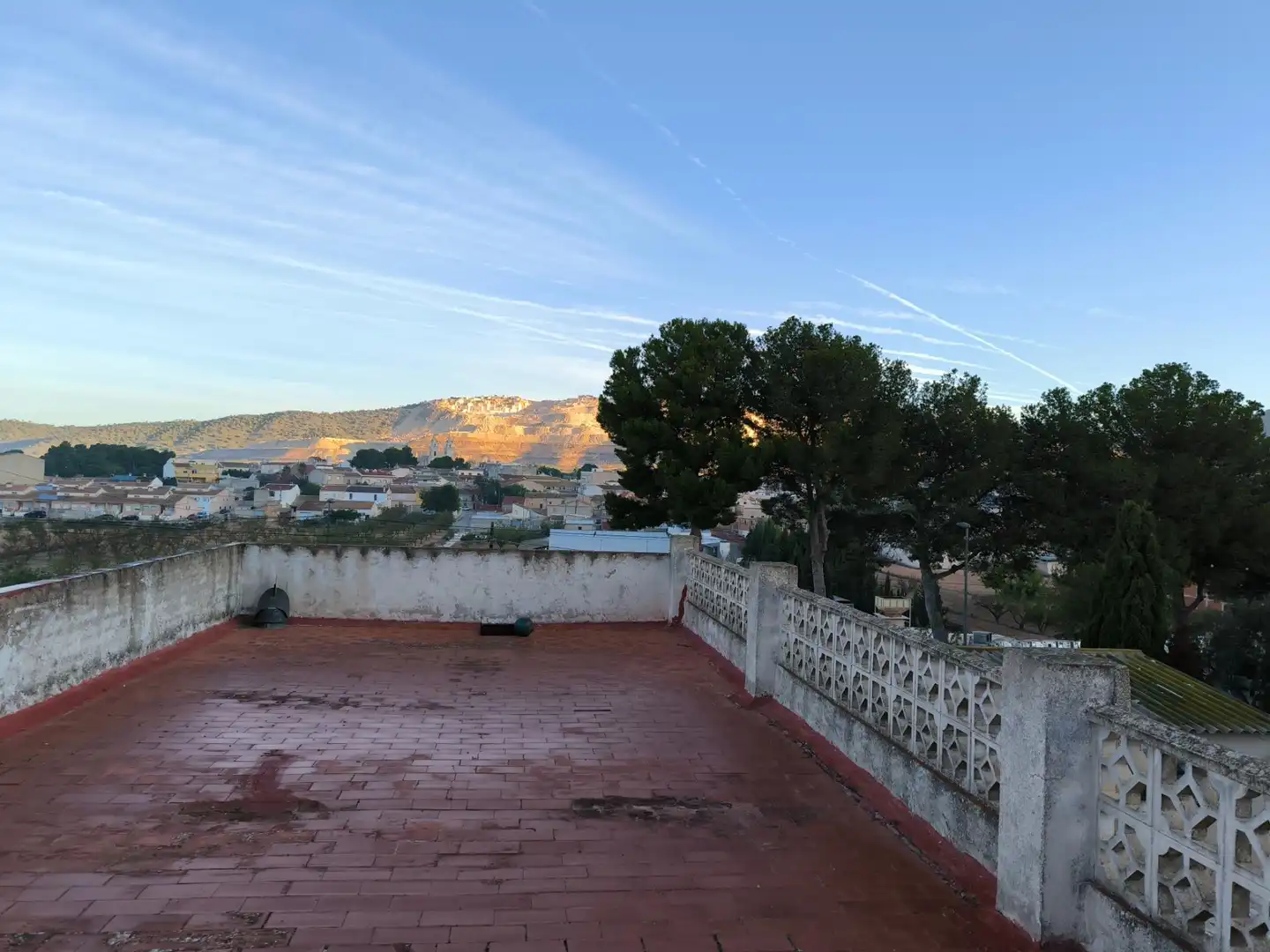 Vista exterior de Finca rústica en venda en Algueña amb Calefacció i Terrassa