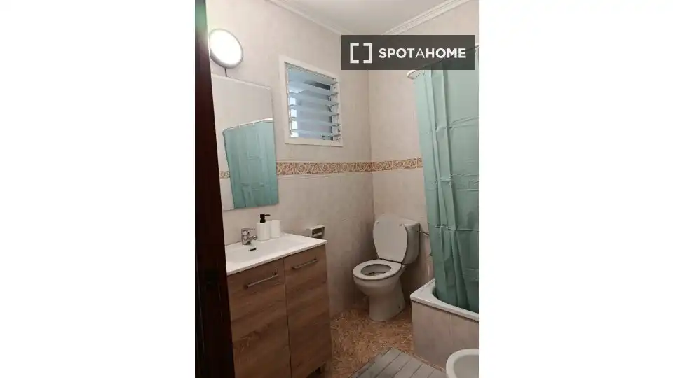 Bathroom of Flat for share in Carcaixent, Valencia