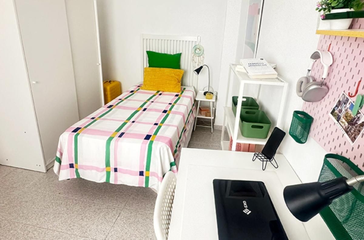 Dormitori de Apartament per a compartir en Alicante / Alacant amb Moblat, Forn i Rentadora