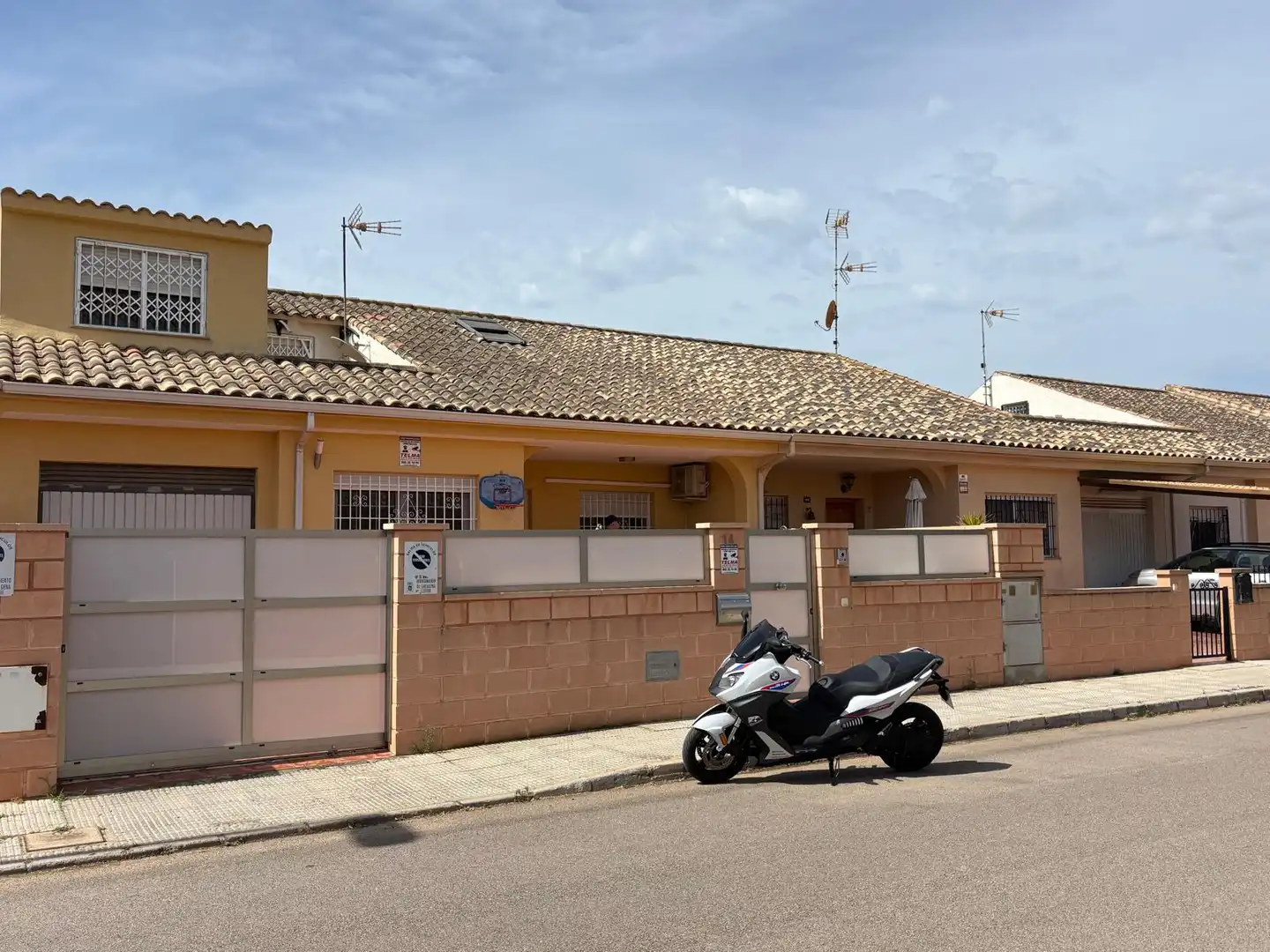 Exterior view of Detached homes for sale in Cartagena  with Air Conditioner, Heating and Private garden