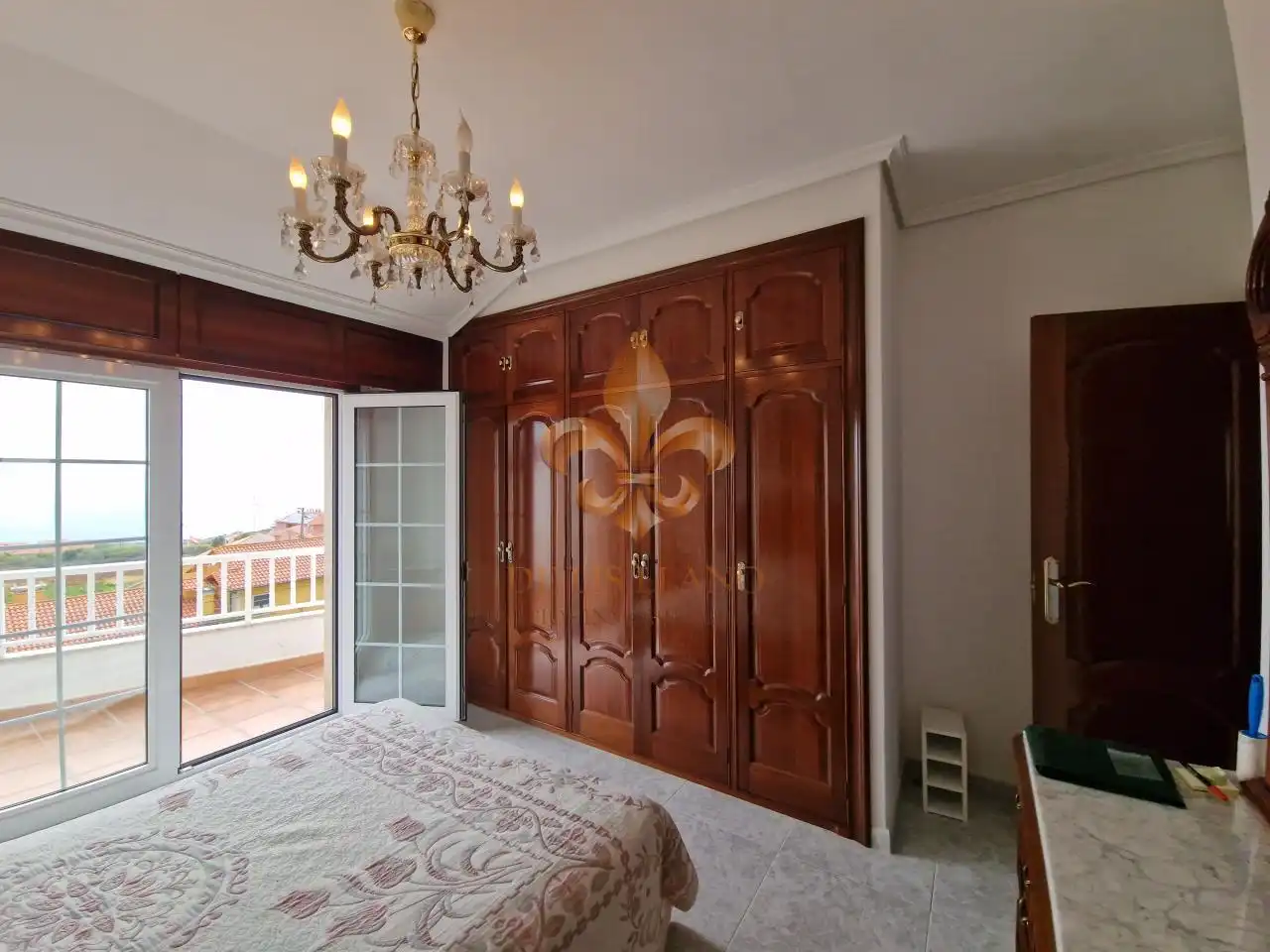 Habitación de Piso en venta en Oia con Calefacción, Terraza y Amueblado