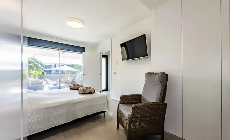 Schlafzimmer von Haus oder Chalet zum Verkauf in Marbella mit Klimaanlage, Heizung und Privatgarten