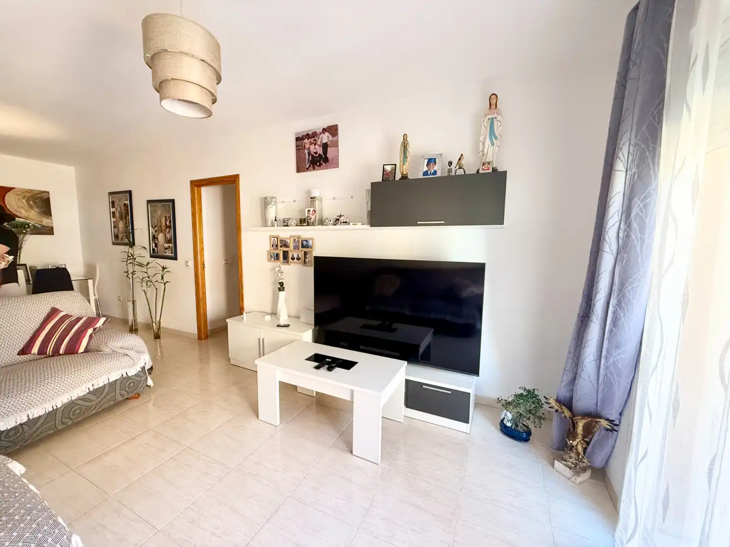 Living room of Flat for sale in Roquetas de Mar  with Terrace and Furnished