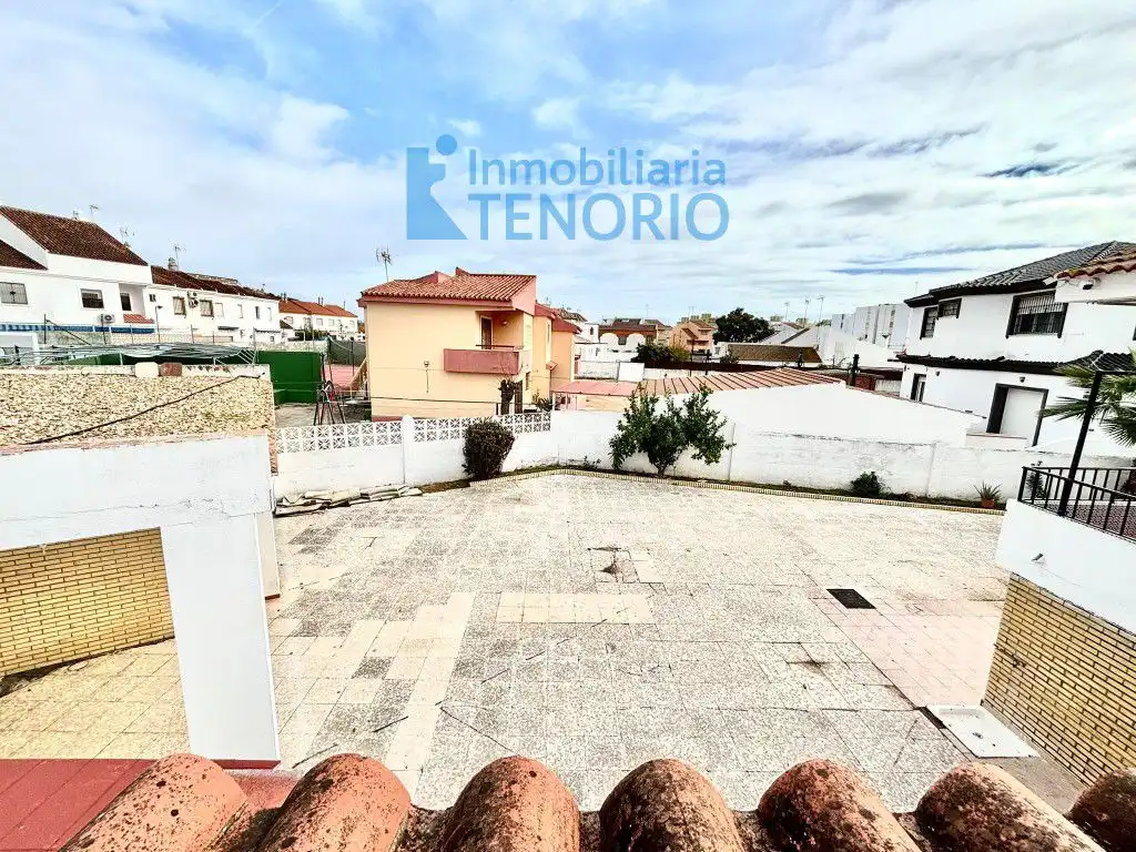 Vista exterior de Casa o xalet en venda en La Antilla amb Terrassa i Traster