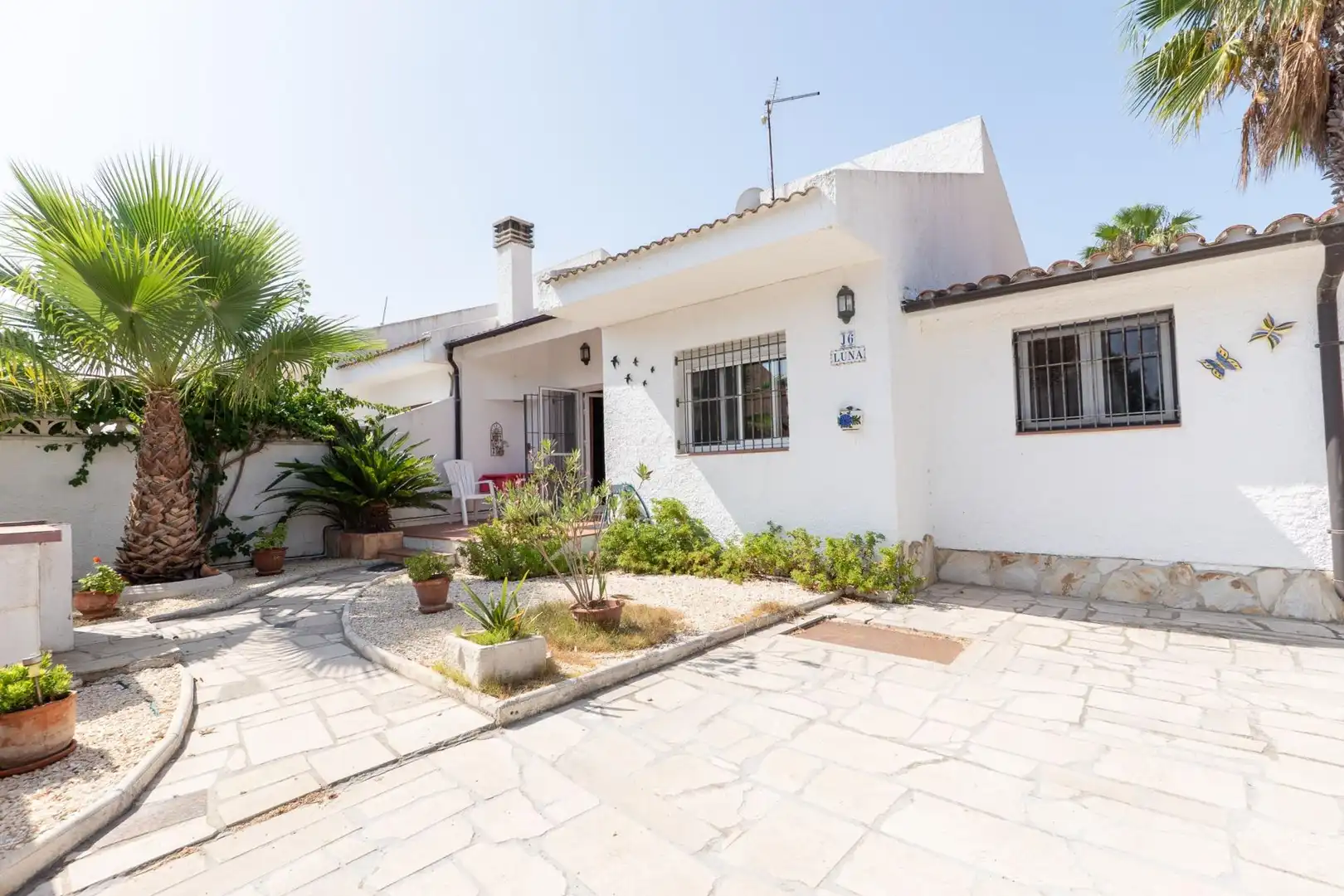 Vista exterior de Casa o chalet en venta en Deltebre con Aire acondicionado, Jardín privado y Terraza