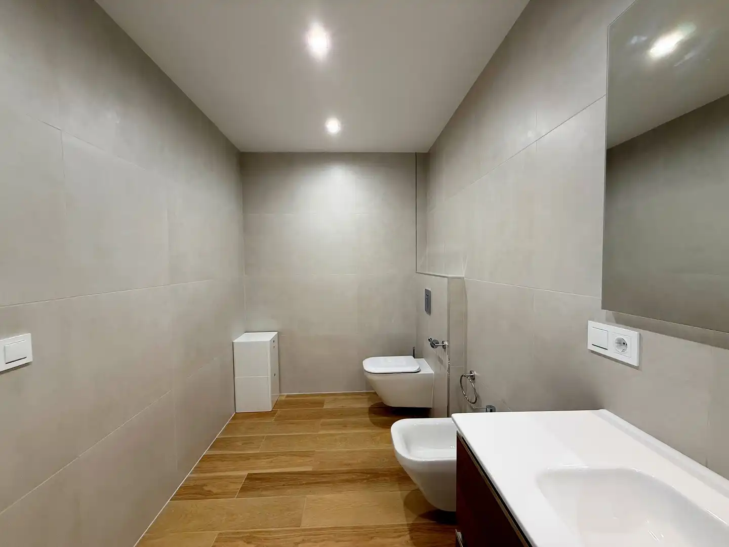 Baño de Piso de alquiler en A Coruña Capital  con Calefacción y Trastero