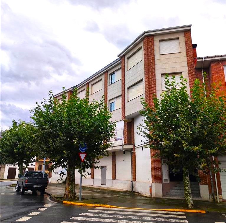 Vista exterior de Pis en venda en Ponferrada amb Calefacció i Traster