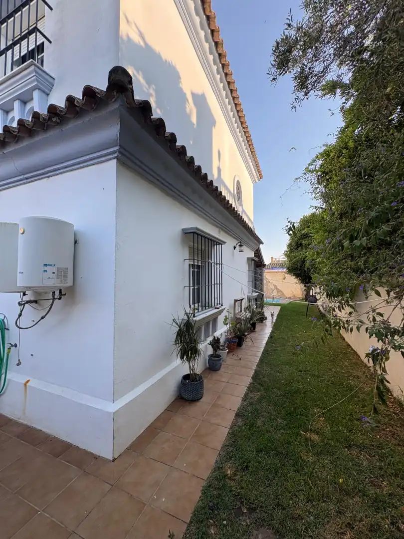 Vista exterior de Casa o xalet en venda en Sanlúcar de Barrameda amb Aire condicionat, Jardí privat i Piscina