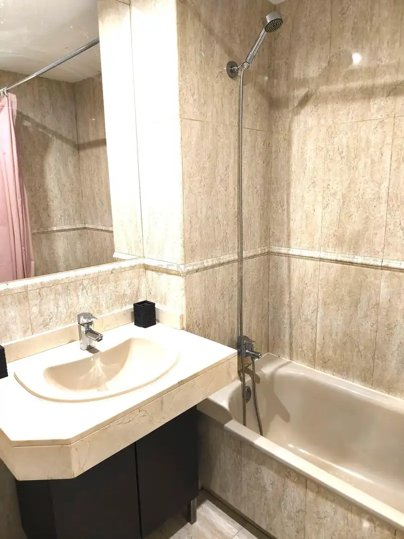 Bany de Apartament en venda en Madrid amb Balcó