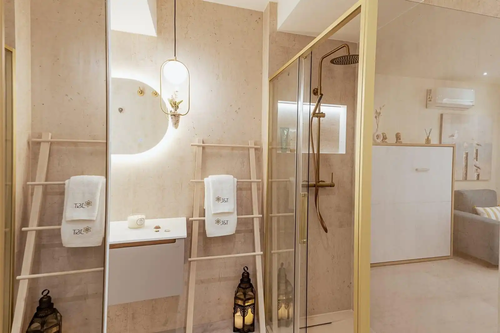 Bathroom of Study for rent in Elda  with Air Conditioner, Heating and Furnished
