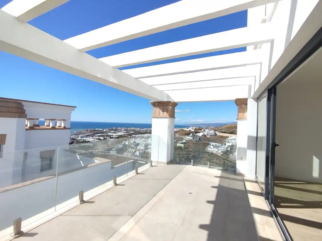 Terraced house with pool for sale in Urbanizacion Peñoncillo El