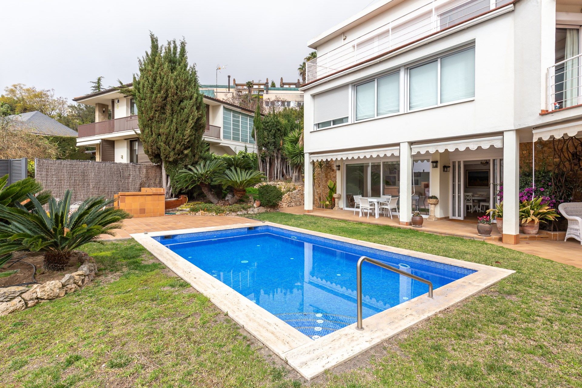 Swimming pool of Planta baja to rent in Esplugues de Llobregat  with Air Conditioner, Heating and Swimming Pool