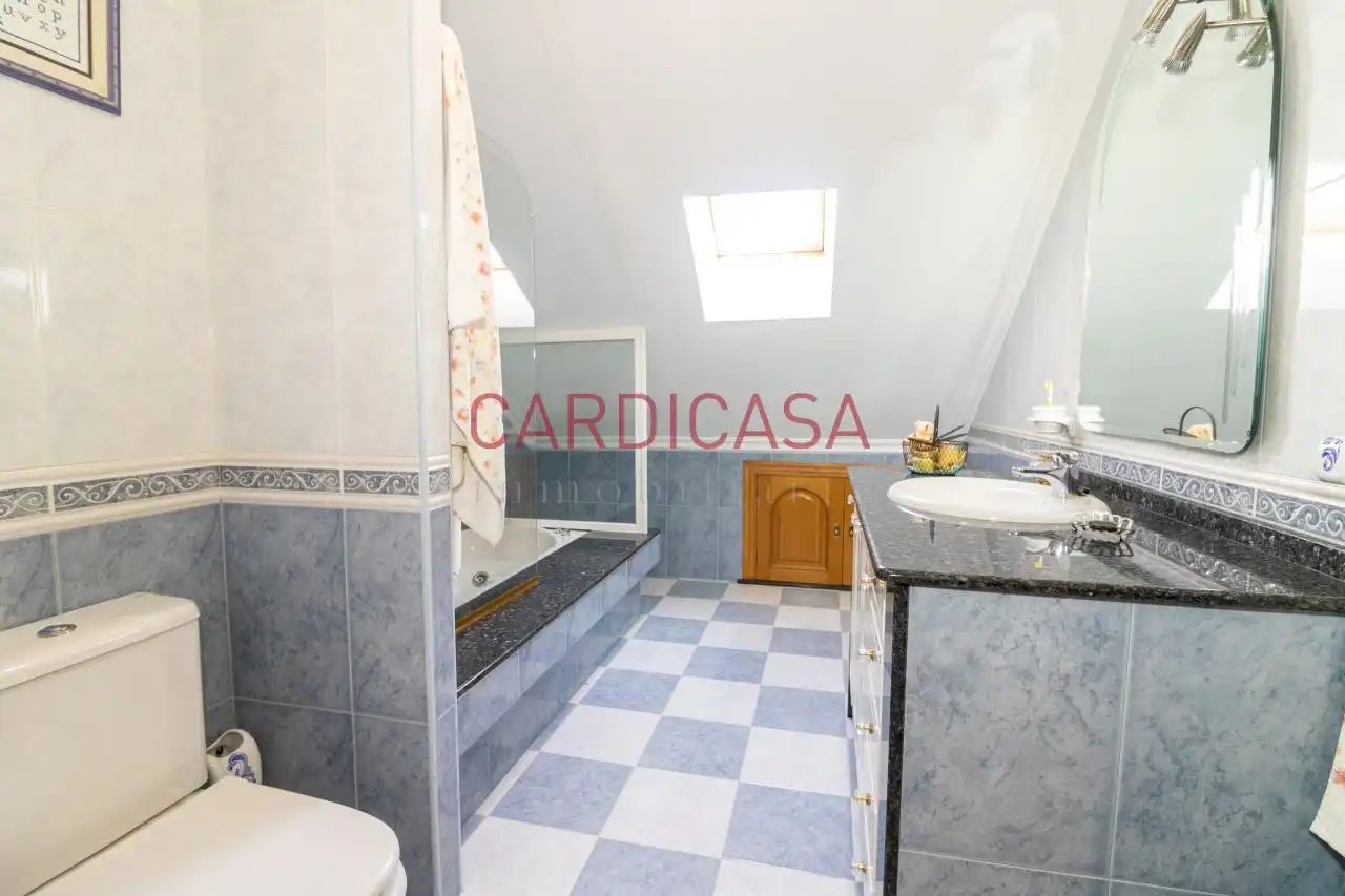 Baño de Casa o chalet en venta en Vigo  con Calefacción, Jardín privado y Parquet